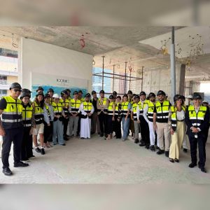 MERED Hosts Art Performance With Emirati Artist Faris Al-Hammadi And Leading Brokers At ICONIC Residences Construction Site